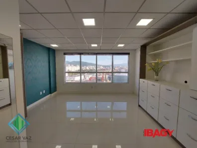 Sala Comercial à venda, 29m² no Barreiros, São José