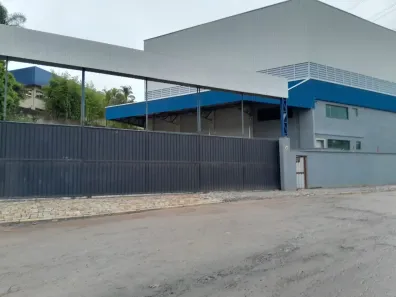 Galpão/Depósito/Armazém para venda ou aluguel, 820m² no Embu Mirim, Itapecerica da Serra