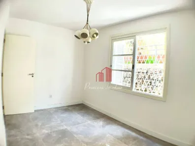 Apartamento com 2 Quartos à venda, 49m² no Mont Serrat, Porto Alegre