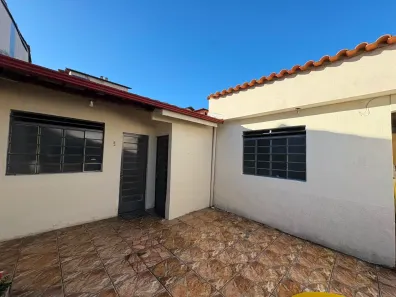 Casa com 3 Quartos para alugar, 100m² no Carajás, Contagem