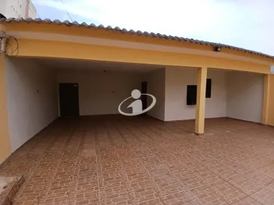 Casa com 3 Quartos para alugar, 170m² no Santa Mônica, Uberlândia