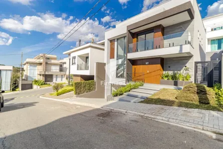 Casa com 4 Quartos para alugar, 229m² no Butiatuvinha, Curitiba
