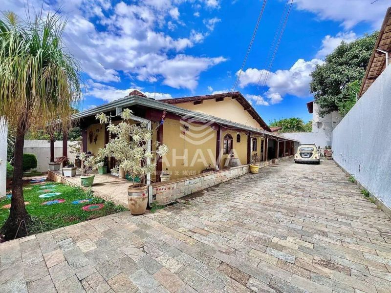 Casa com 4 quartos — Itapoã, Belo Horizonte