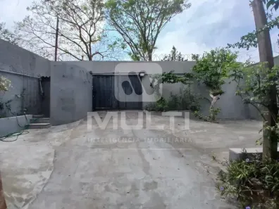 Casa com 3 Quartos para alugar, 100m² no Osvaldo Rezende, Uberlândia