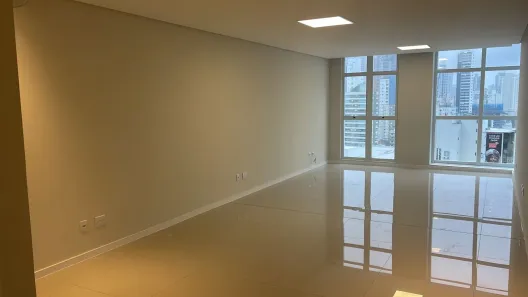 Sala Comercial para alugar, 49m² no Pioneiros, Balneário Camboriú