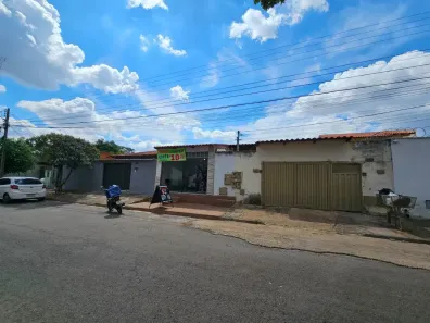 Casa com 6 Quartos à venda, 300m² no Parque Flamboyant, Goiânia