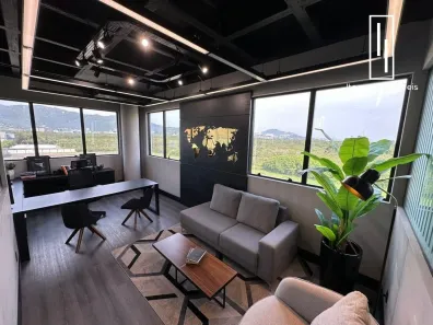 Sala Comercial para alugar, 244m² no Saco Grande, Florianópolis