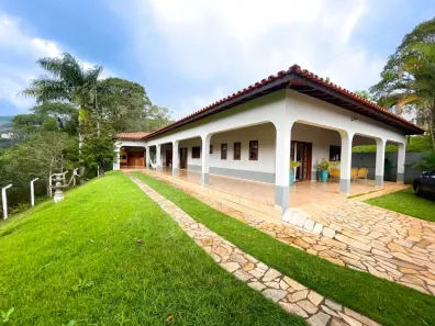 Fazenda/Sítio com 3 Quartos à venda, 800m² no Centro, Socorro