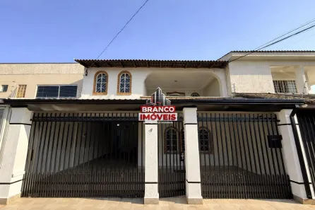 Casa com 5 Quartos para alugar, 180m² no Guará II, Brasília