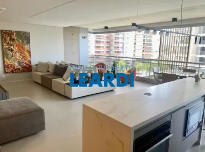 Apartamento com 3 Quartos para alugar, 167m² no Jardim das Acácias, São Paulo