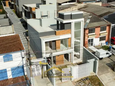 Sobrado com 3 Quartos à venda, 175m² no Fazendinha, Curitiba