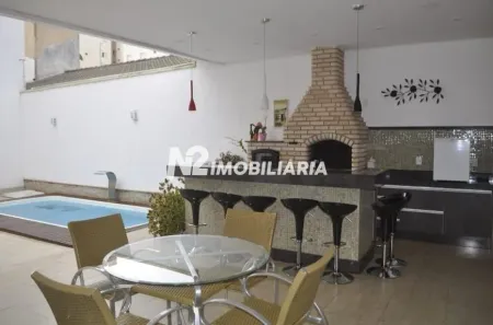 Sobrado com 4 Quartos à venda, 239m² no Vigilato Pereira, Uberlândia