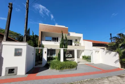 Casa com 3 Quartos à venda, 330m² no Coqueiros, Florianópolis
