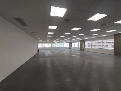 Sala Comercial para alugar, 789m² no Parque Industrial Tomas Edson, São Paulo