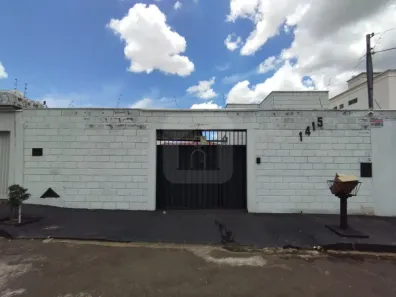 Casa com 3 Quartos à venda, 249m² no Santa Mônica, Uberlândia