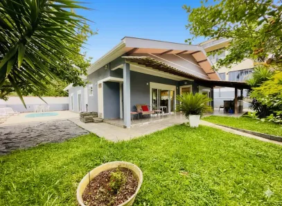 Casa de Condomínio com 3 Quartos à venda, 260m² no Mosela, Petrópolis