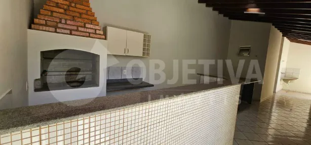 Casa com 3 Quartos para alugar, 170m² no Santa Mônica, Uberlândia