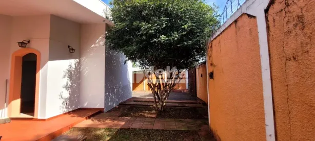 Casa com 3 Quartos à venda, 159m² no Presidente Roosevelt, Uberlândia