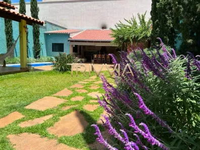 Casa com 4 Quartos à venda, 130m² no Novo Mundo, Uberlândia