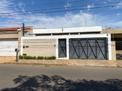 Casa com 4 Quartos à venda, 225m² no Centro, Itapetininga