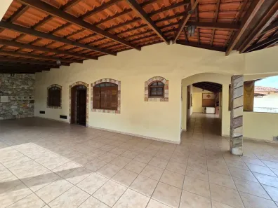 Casa com 7 Quartos para alugar, 360m² no Inconfidentes, Contagem