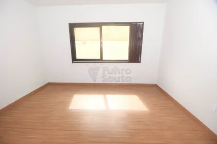 Apartamento com 3 Quartos para alugar, 107m² no Centro, Pelotas