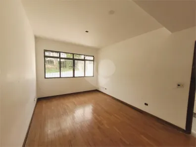 Casa com 3 Quartos à venda, 132m² no Parque Maria Domitila, São Paulo