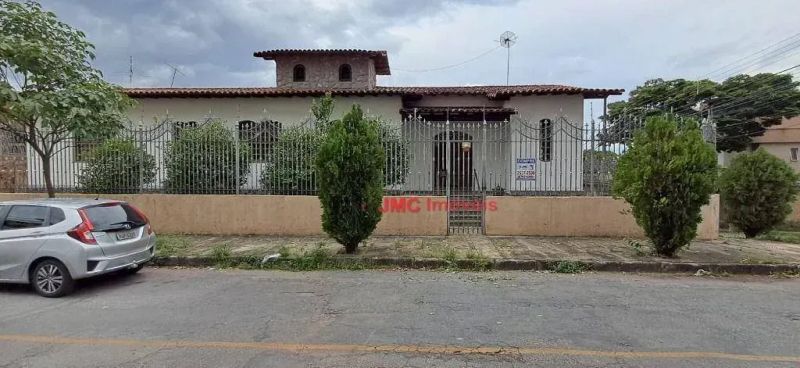 Casa com 4 quartos — Santa Rosa, Belo Horizonte