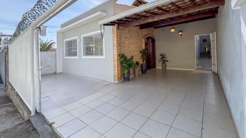Casa com 3 quartos — Santa Amélia, Belo Horizonte