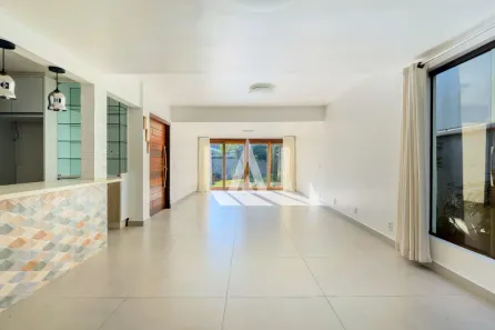 Sobrado com 4 Quartos à venda, 237m² no Saguaçu, Joinville
