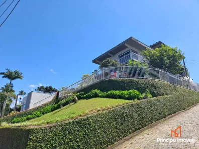 Casa com 5 Quartos à venda, 250m² no Boa Vista, Joinville