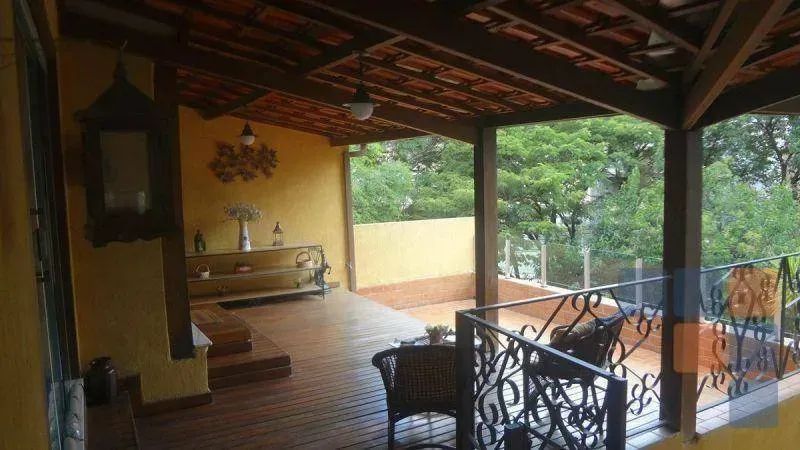Casa com 4 quartos — Serra, Belo Horizonte