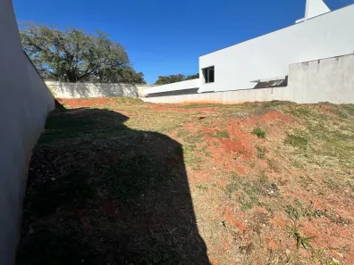 Lote/Terreno à venda, 637m² no Jardim Shangri-Lá, Bauru