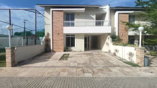 Casa de Condomínio com 3 Quartos à venda, 150m² no Lagoa Redonda, Fortaleza