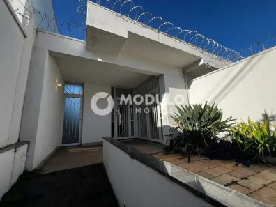 Casa com 5 Quartos para alugar, 300m² no Lídice, Uberlândia
