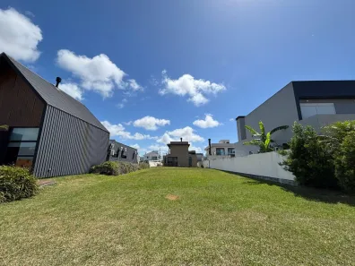 Lote/Terreno à venda, 407m² no Laranjal, Pelotas