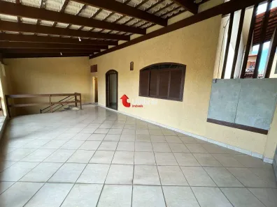 Casa com 3 Quartos para alugar, 140m² no Santa Tereza, Belo Horizonte