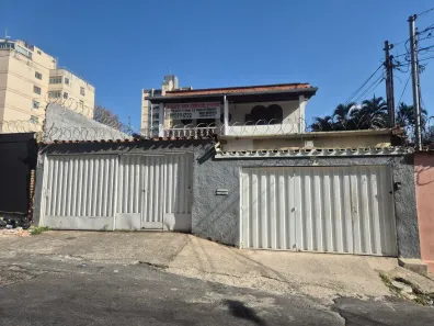 Imóvel Comercial com 3 Quartos para alugar, 200m² no Santa Efigênia, Belo Horizonte