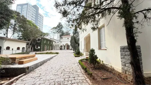 Sobrado com 15 Quartos para venda ou aluguel, 845m² no Vila Albertina, São Paulo