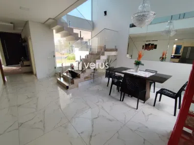 Casa de Condomínio com 3 Quartos para alugar, 241m² no Novo Mundo, Uberlândia