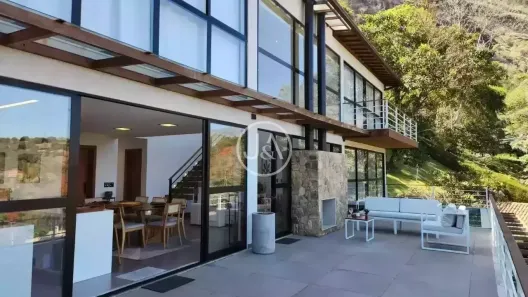 Casa com 5 Quartos para venda ou aluguel, 400m² no Itaipava, Petrópolis