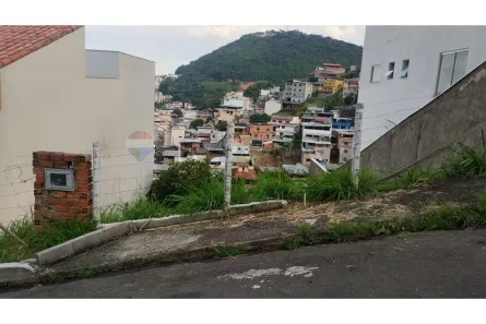 Lote/Terreno à venda, 227m² no Democrata, Juiz de Fora