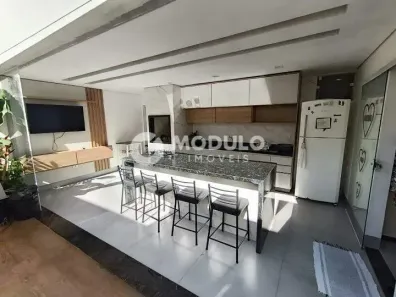 Casa com 3 Quartos para alugar, 160m² no Santa Mônica, Uberlândia