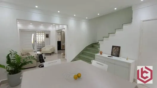 Sobrado com 3 Quartos à venda, 200m² no Embaré, Santos