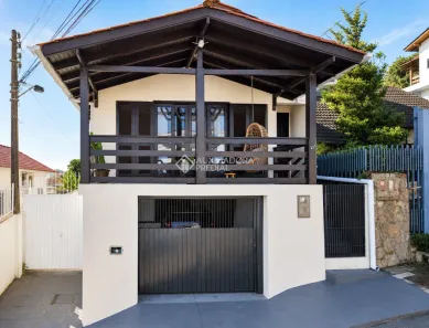 Casa com 3 Quartos para alugar, 121m² no Agronômica, Florianópolis