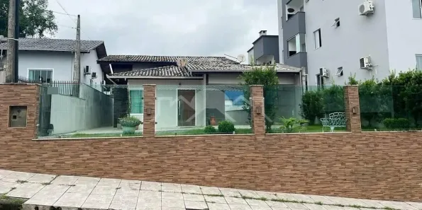 Casa com 3 Quartos à venda, 165m² no João Costa, Joinville