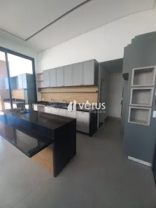 Casa com 3 Quartos para alugar, 210m² no Jardim Sul, Uberlândia