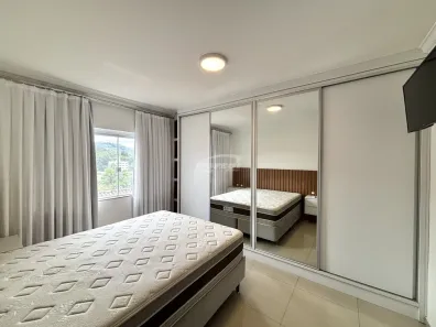 Casa com 4 Quartos para alugar, 284m² no Água Verde, Blumenau