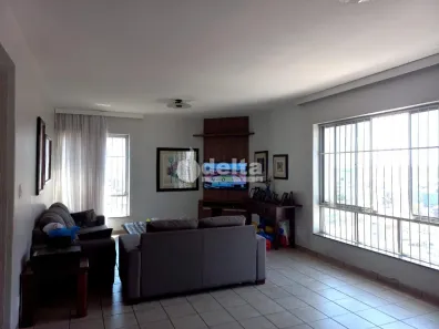 Apartamento com 3 Quartos à venda, 200m² no Centro, Uberlândia
