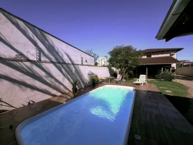 Casa com 3 Quartos à venda, 245m² no Bom Retiro, Joinville